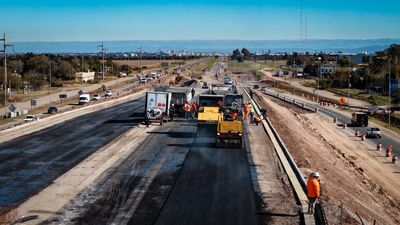 Llaryora supervisó el inicio de la pavimentación del alto nivel de Malvinas Argentinas